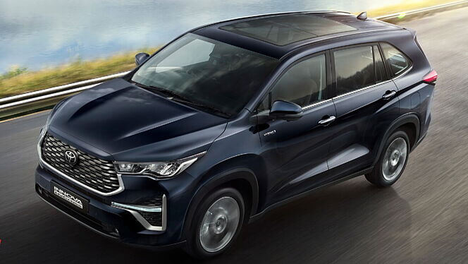 innova-hycross-exterior-left-front-three-quarter-4