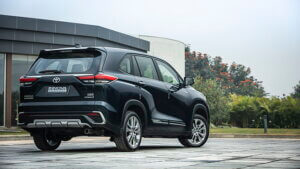 innova-hycross